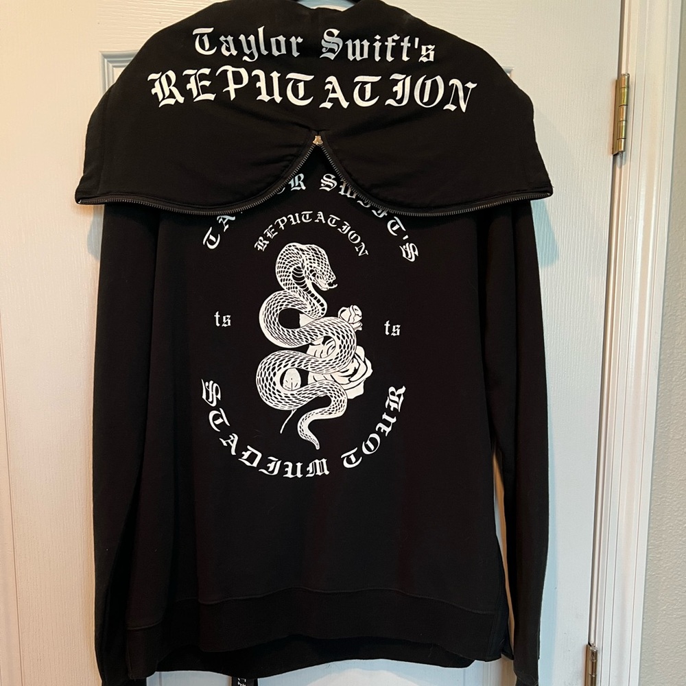Taylor Swift official concert Hoodie new never worn. Excellent condition